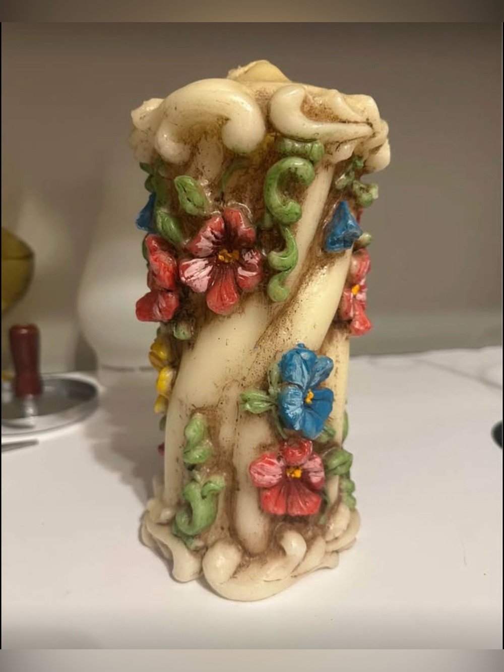 Vintage!!!♥️ Hobbit floral candle So Beautiful 9" High! NEW!